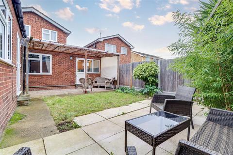 3 bedroom detached house for sale, Waarden Road, Canvey Island SS8