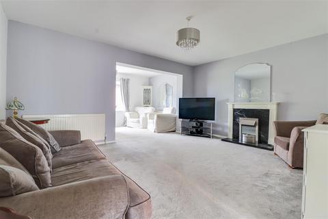 3 bedroom detached house for sale, Waarden Road, Canvey Island SS8