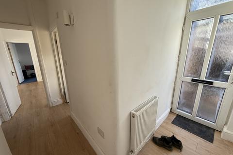 3 bedroom property to rent, Beaumont Avenue, Wembley, HA0