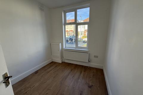 3 bedroom property to rent, Beaumont Avenue, Wembley, HA0