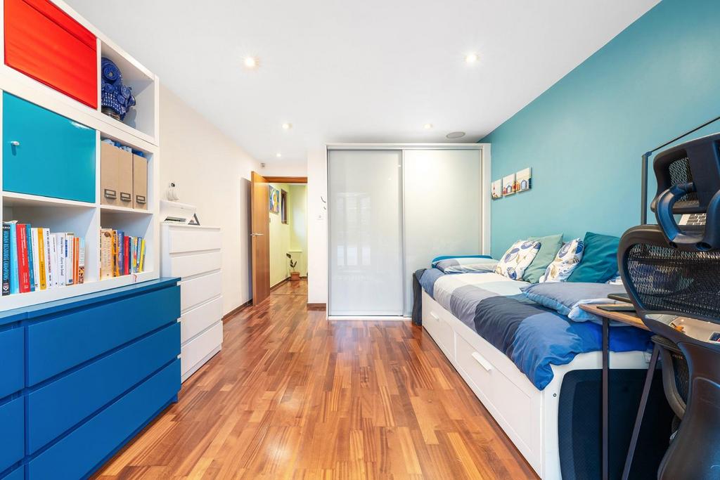 Bedroom 1.JPG