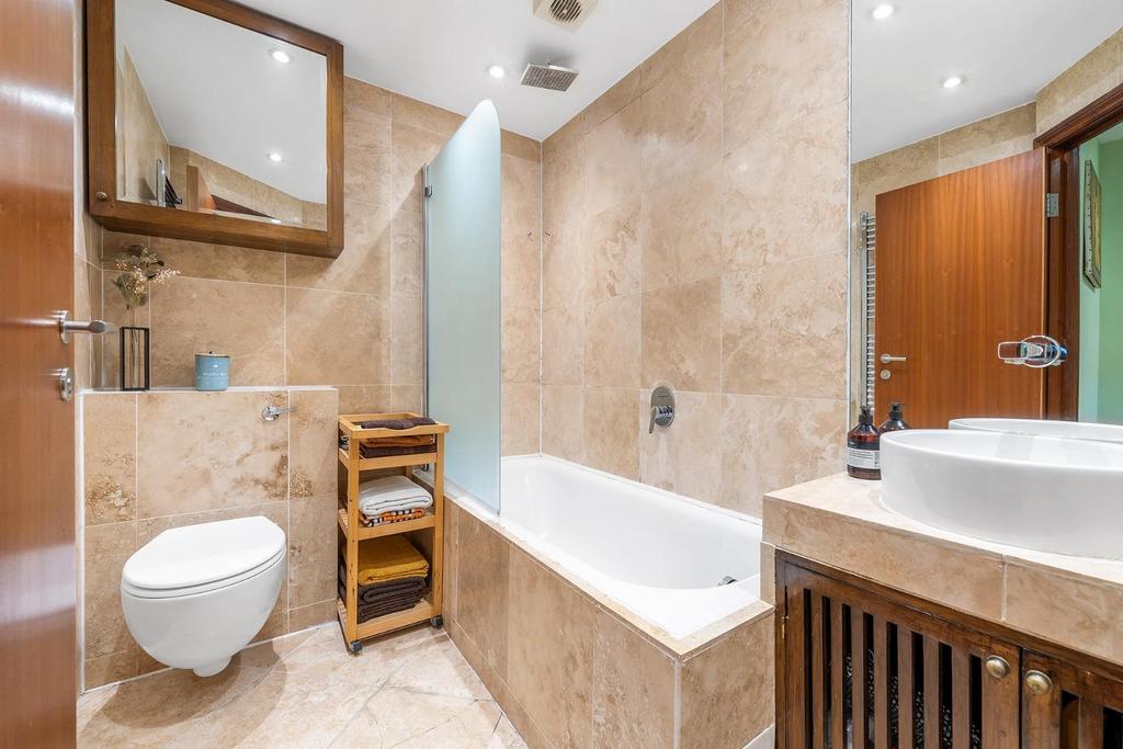 Bathroom.JPG