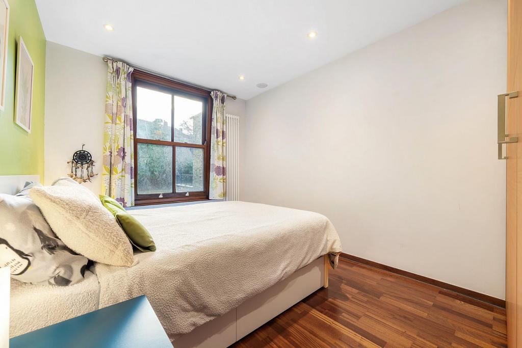 Bedroom 2.JPG