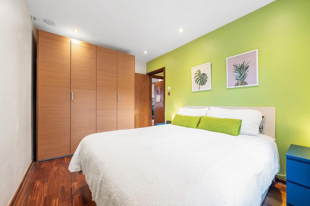Bedroom 2 (2).JPG