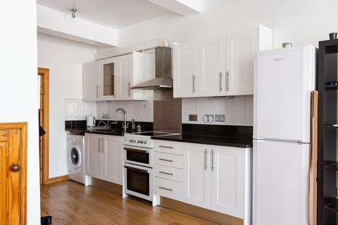 1 bedroom flat to rent, Clapham Common South Side, London, SW4
