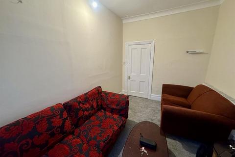 3 bedroom flat to rent, London Road, Croydon