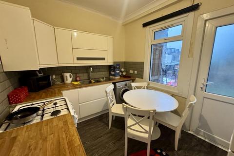 3 bedroom flat to rent, London Road, Croydon