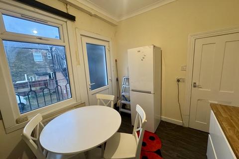 3 bedroom flat to rent, London Road, Croydon