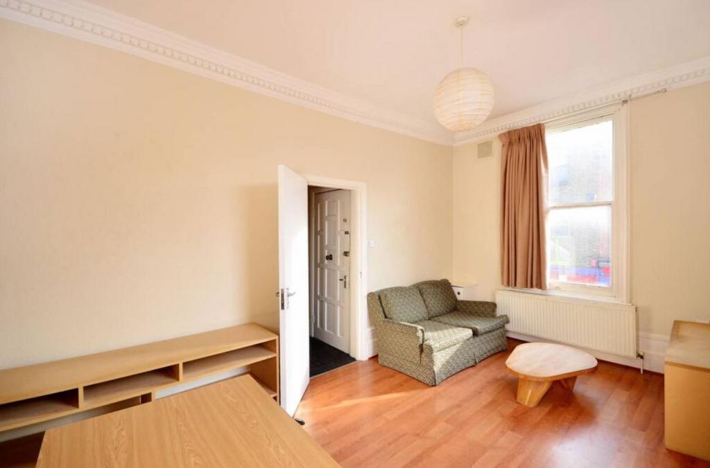 First Floor One Bedroom Flat located in Crouch Hi