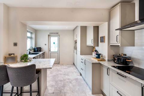 3 bedroom semi-detached house for sale, Galway Crescent, Retford DN22
