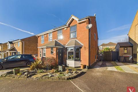 3 bedroom semi-detached house for sale, Troon Gardens, Luton LU2