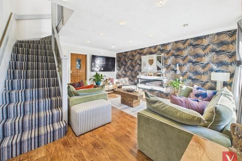 3 bedroom semi-detached house for sale, Troon Gardens, Luton LU2