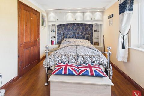 3 bedroom semi-detached house for sale, Troon Gardens, Luton LU2