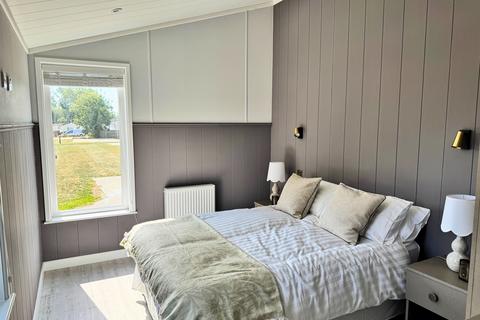 undefined, 93 Little Meadow Woodside Park, Luton LU1