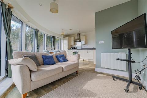 2 bedroom flat for sale, The Embankment, Nash Mills Wharf, HP3