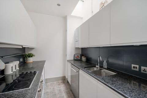 2 bedroom flat to rent, De Vere Mews, London, W8