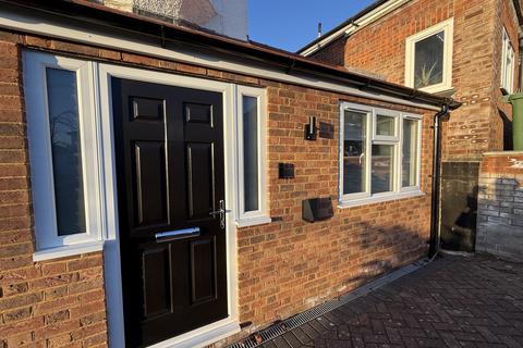 Studio to rent, Brampton Grove, Wembley, HA9