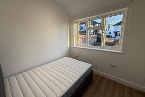 Studio to rent, Brampton Grove, Wembley, HA9