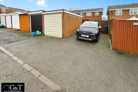 3 bedroom end of terrace house for sale, Stallings Lane, Kingswinford