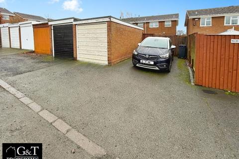 3 bedroom end of terrace house for sale, Stallings Lane, Kingswinford