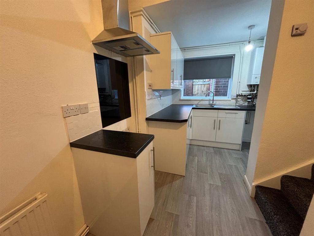 Kitchen 2.jpg