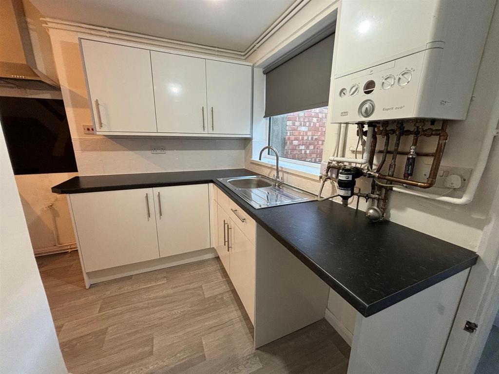 Kitchen 1.jpg