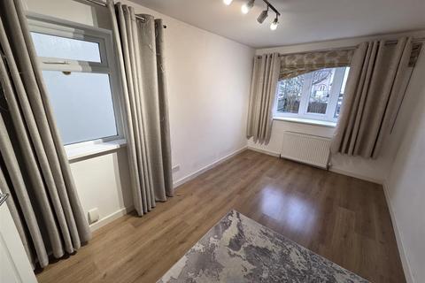 3 bedroom detached house to rent, King Georges Road, Bristol BS13