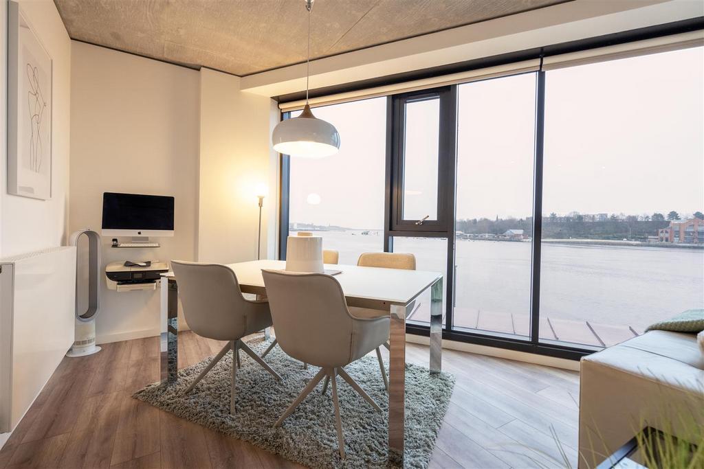 Living Room / Diner