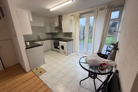 3 bedroom detached house to rent, 24 Dimsdale DriveEnfieldLondon
