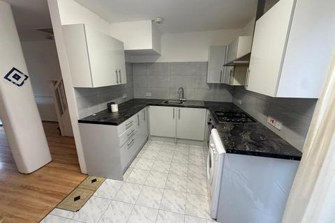 3 bedroom detached house to rent, 24 Dimsdale DriveEnfieldLondon