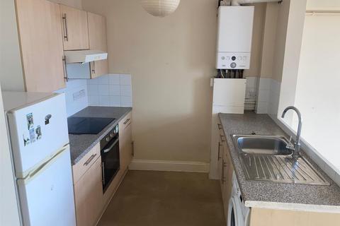 2 bedroom house to rent, Maidswood House, Cherrydown Avenue