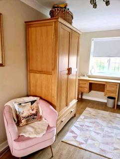 undefined, Navarre Gardens, Romford RM5