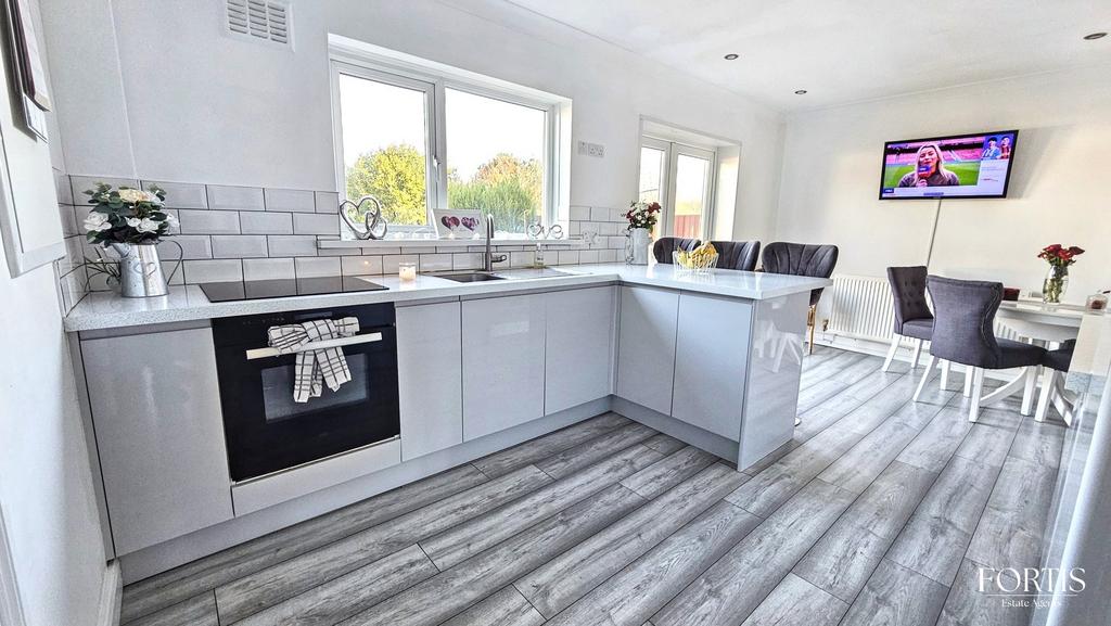 House in Cardiff, Pentrebane, Fairwater - View 4