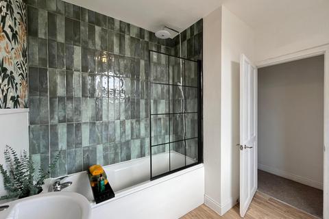 3 bedroom end of terrace house to rent, (3-Bed With a Study!) Cow Close Road, Leeds, LS12
