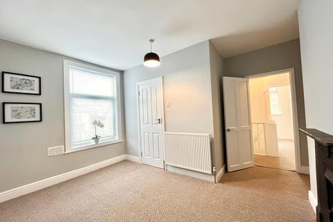 3 bedroom end of terrace house to rent, (3-Bed With a Study!) Cow Close Road, Leeds, LS12