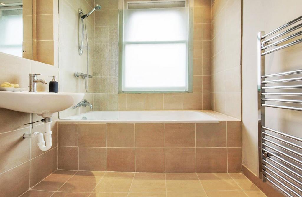 Bathroom 3.jpg