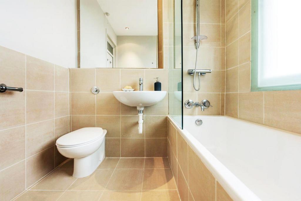 Bathroom 2.jpg