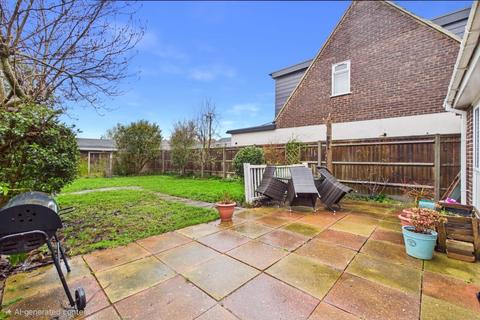 3 bedroom semi-detached house for sale, Browning Close, Thatcham, Berkshire, RG18