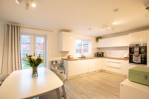 4 bedroom detached house for sale, Jones Way, Banbury, OX16