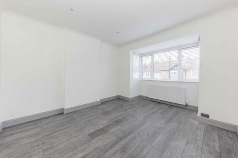3 bedroom house to rent, Carnforth Road, London SW16
