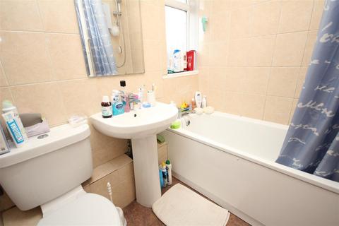 2 bedroom flat to rent, Drummond Road, Guildford