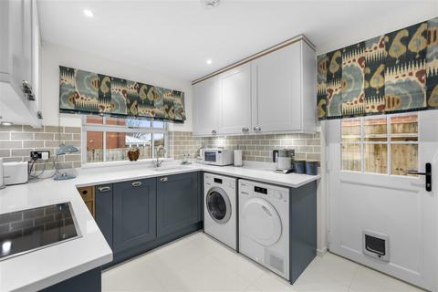 2 bedroom detached bungalow for sale, Rayner Close, Crowborough