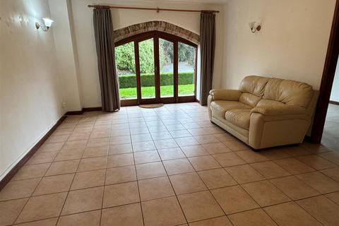 2 bedroom apartment to rent, Bridestowe