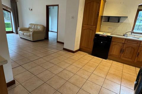 2 bedroom apartment to rent, Bridestowe