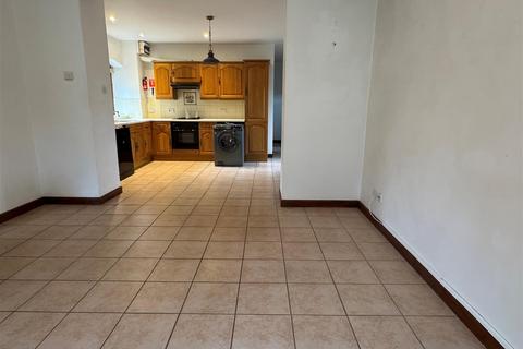 2 bedroom apartment to rent, Bridestowe
