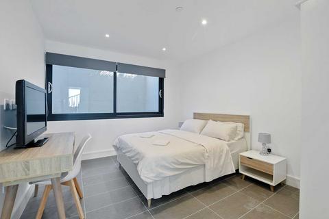1 bedroom in a house share to rent, Sabir Court, Crescent Road, Temple Cowley