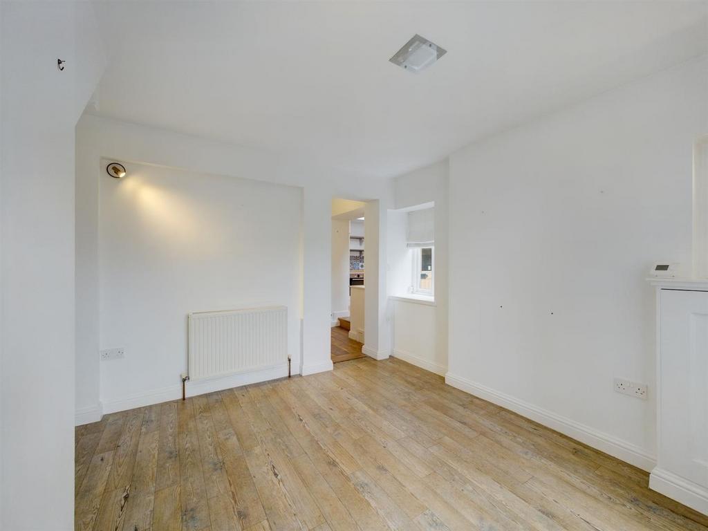 CAM01393 G0-PR0053-STILL009.jpg