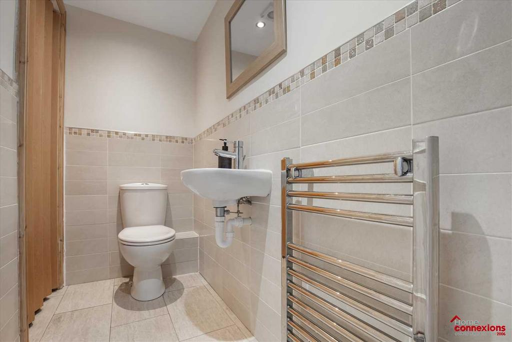 Lower Level WC (1)