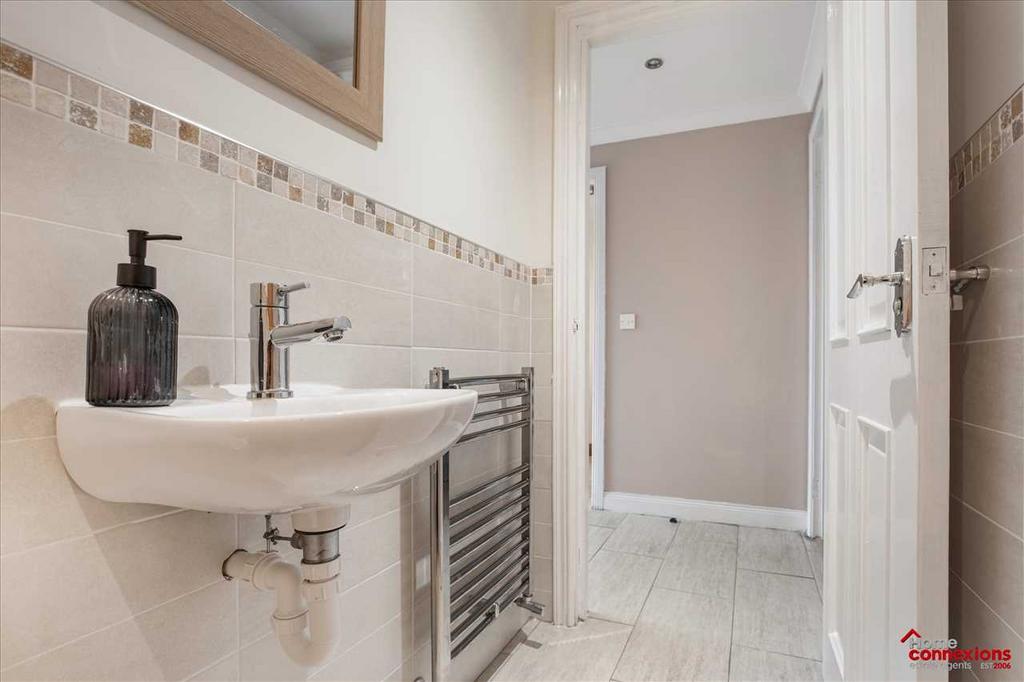 Lower Level WC (2)