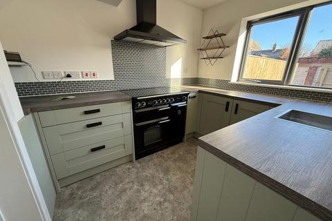 3 bedroom terraced house to rent, Princes Street North, Alphington, Exeter, EX2